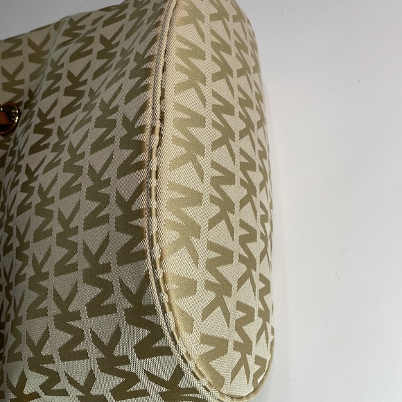 Michael Kors Jet Set Travel Monogram Tote ACC359 - Picture 9 of 9